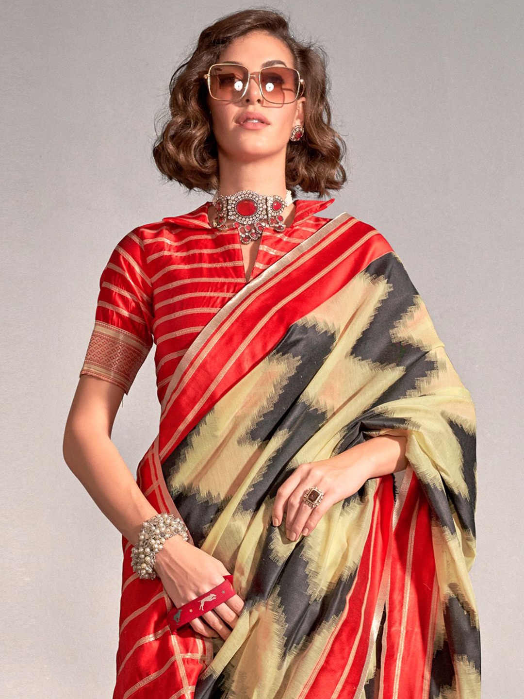 

Mitera Geometric Woven Design Zari Banarasi Saree, Yellow