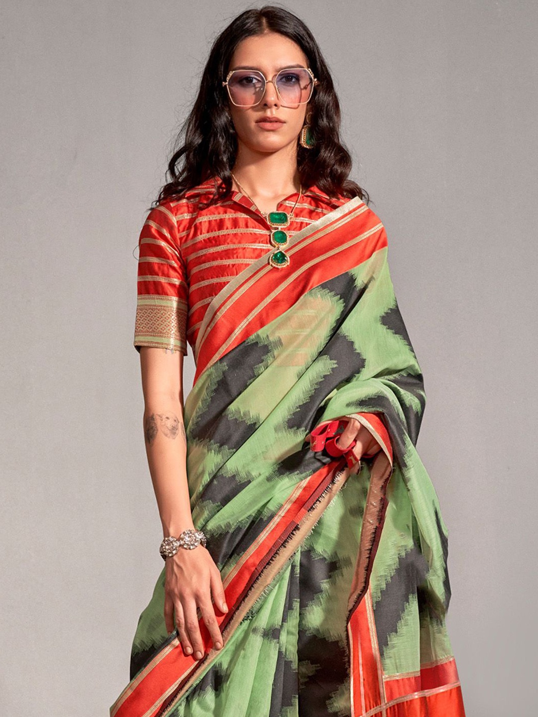

Mitera Abstract Zari Banarasi Saree, Green