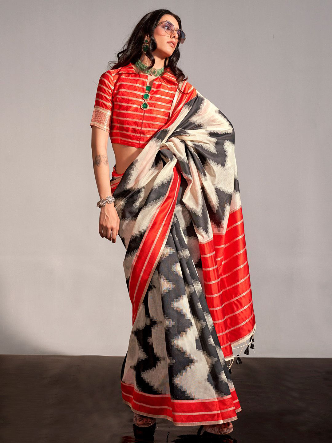 

Mitera Woven Design Zari Banarasi Saree, Cream