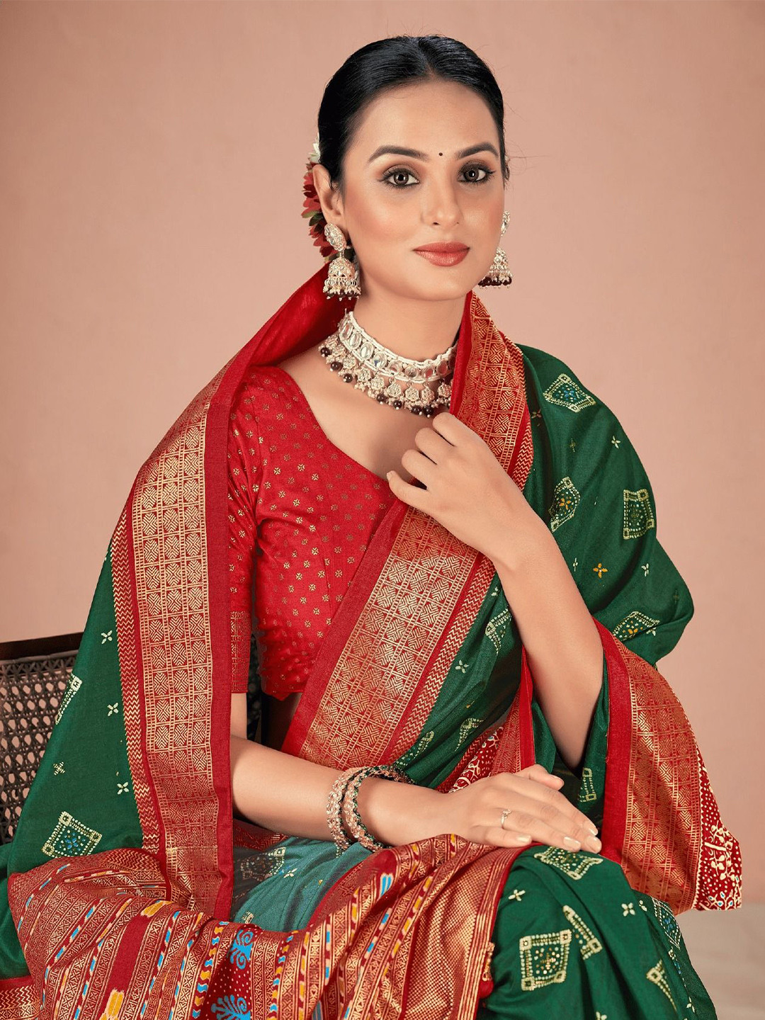 

AVANSHEE Ethnic Motifs Zari Sambalpuri Saree, Green