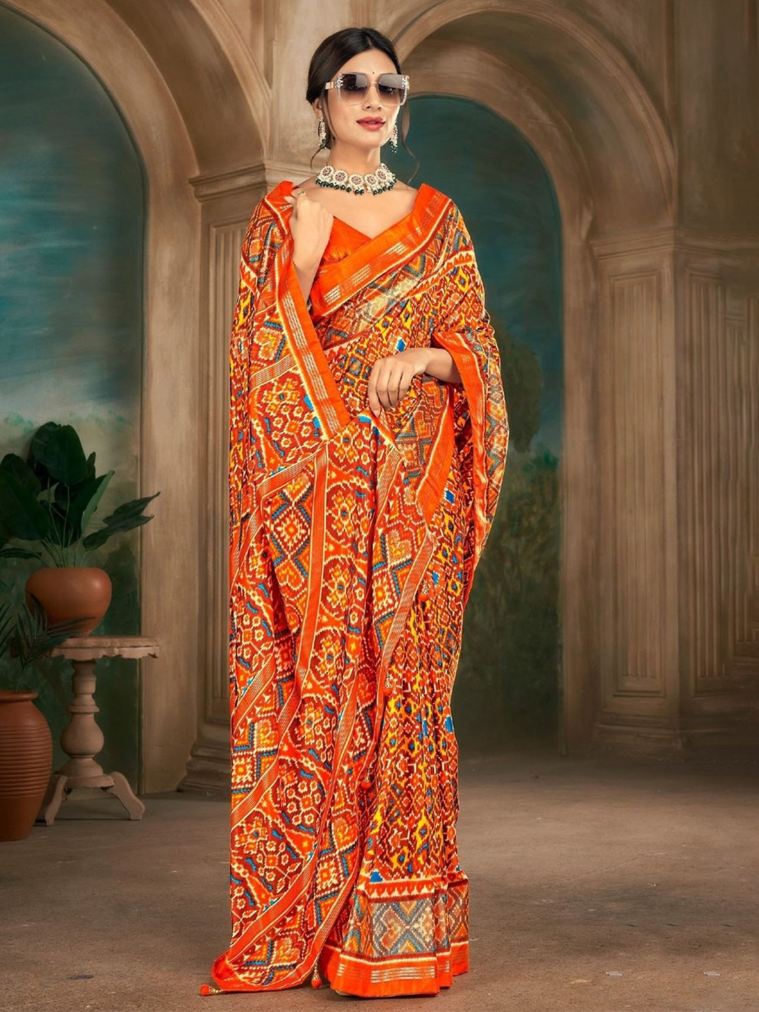 

AVANSHEE Ethnic Motifs Zari Sambalpuri Saree, Orange