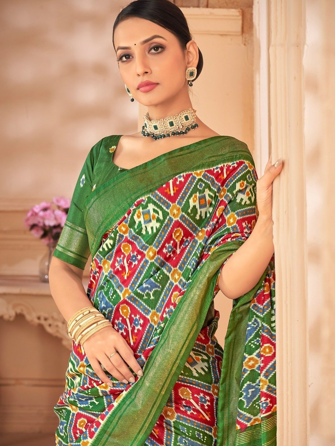 

AVANSHEE Ethnic Motifs Zari Sambalpuri Saree, Green