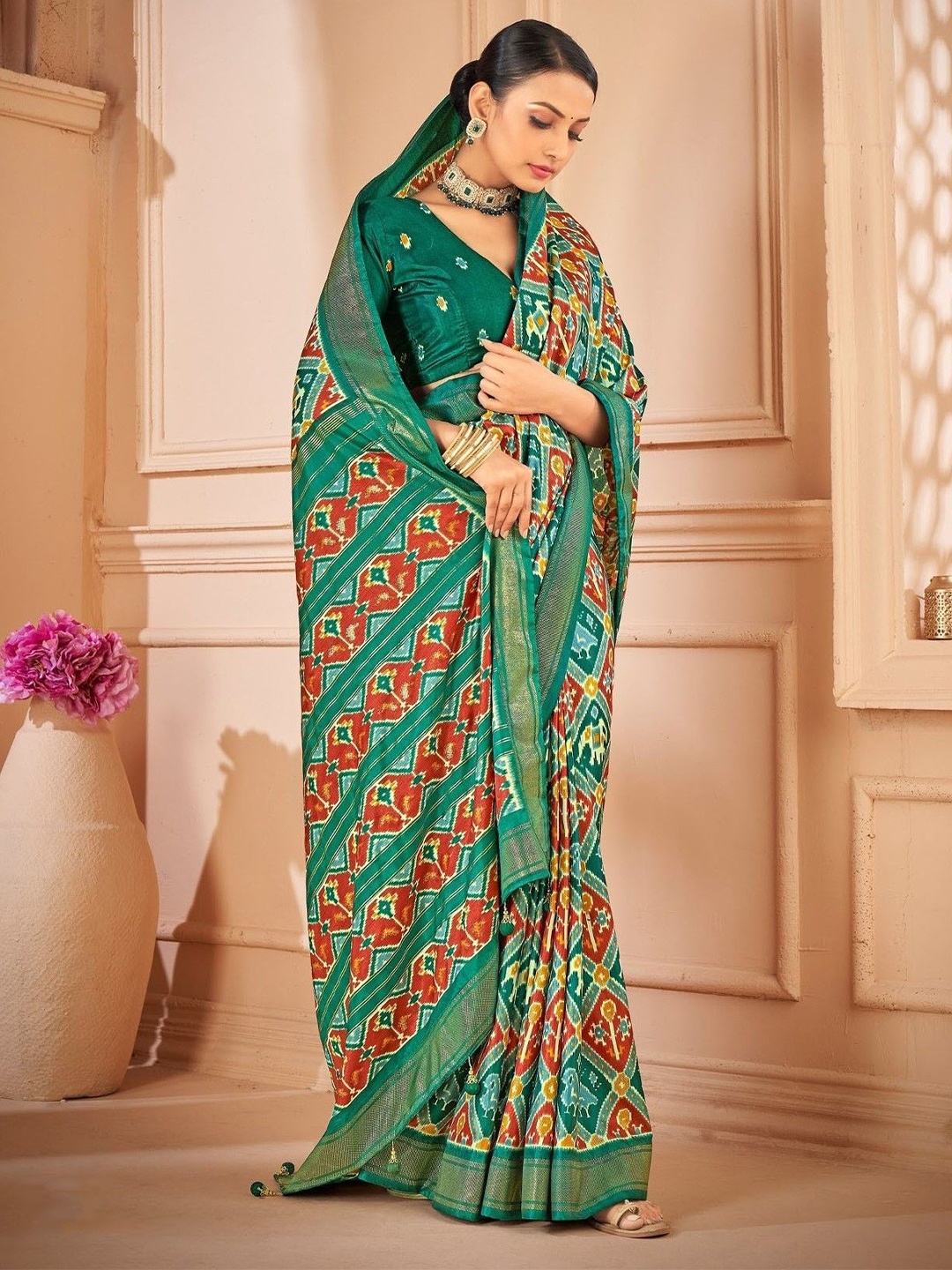 

AVANSHEE Ethnic Motifs Zari Sambalpuri Saree, Green
