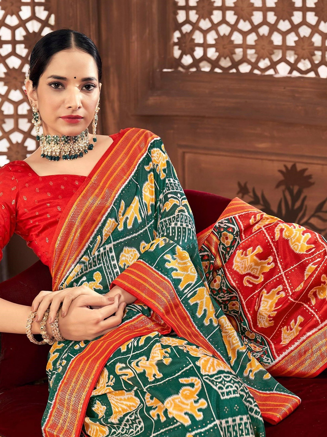 

AVANSHEE Ethnic Motifs Zari Sambalpuri Saree, Green