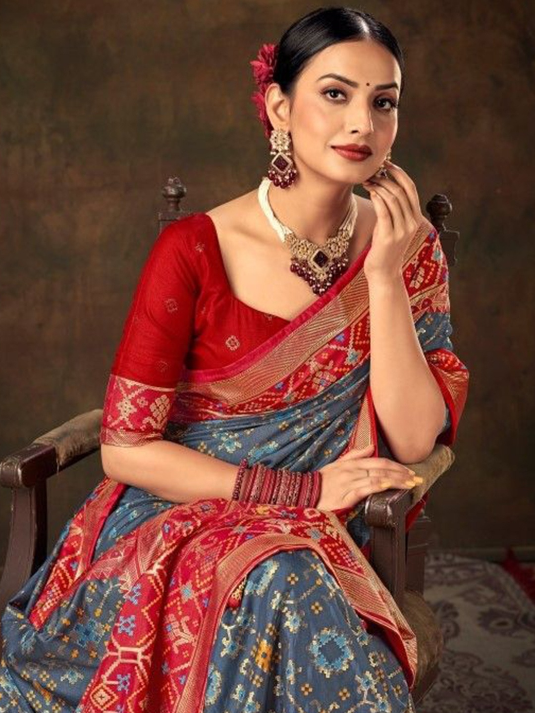 

AVANSHEE Ethnic Motifs Zari Sambalpuri Saree, Grey