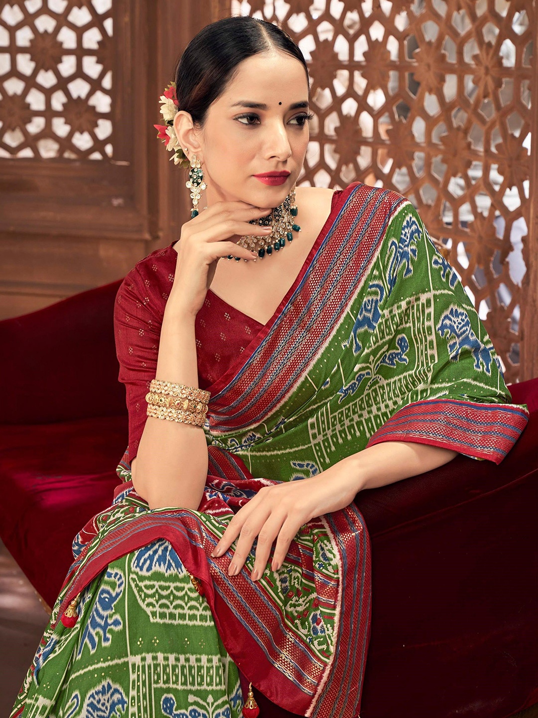 

AVANSHEE Ethnic Motifs Zari Sambalpuri Saree, Green