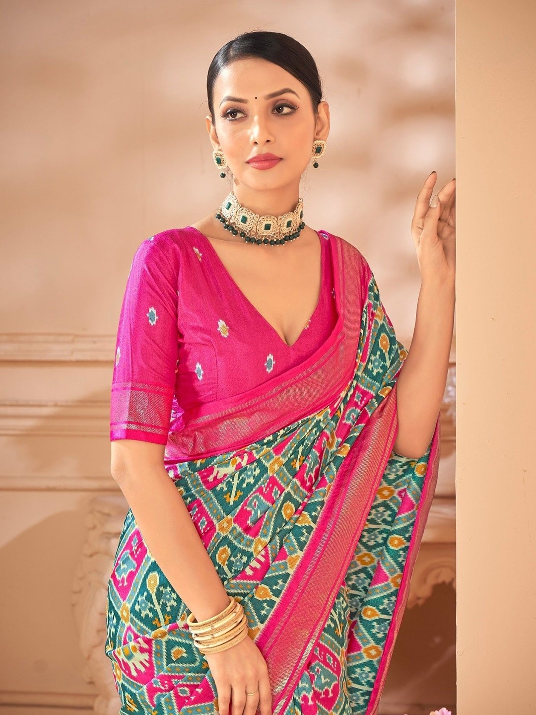 

AVANSHEE Ethnic Motifs Zari Sambalpuri Saree, Pink