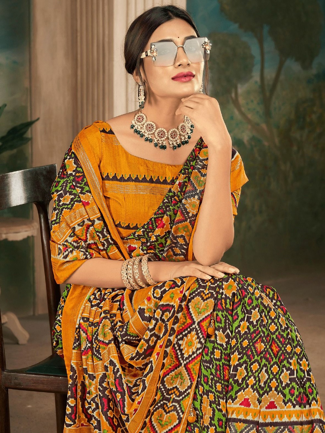 

AVANSHEE Ethnic Motifs Zari Sambalpuri Saree, Mustard