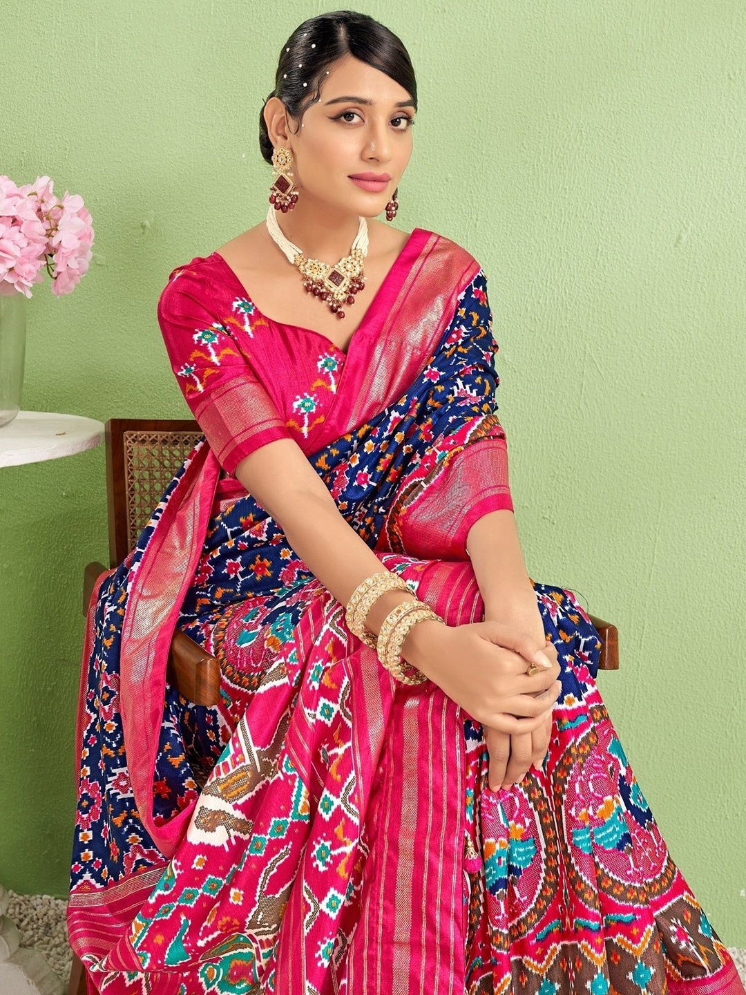 

AVANSHEE Ethnic Motifs Zari Sambalpuri Saree, Navy blue