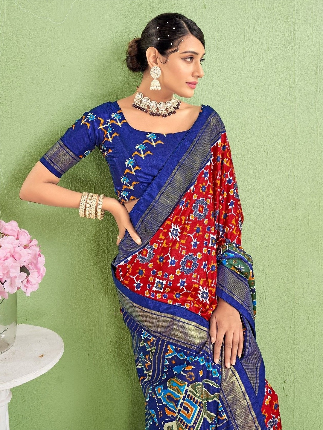 

AVANSHEE Ethnic Motifs Zari Sambalpuri Saree, Red