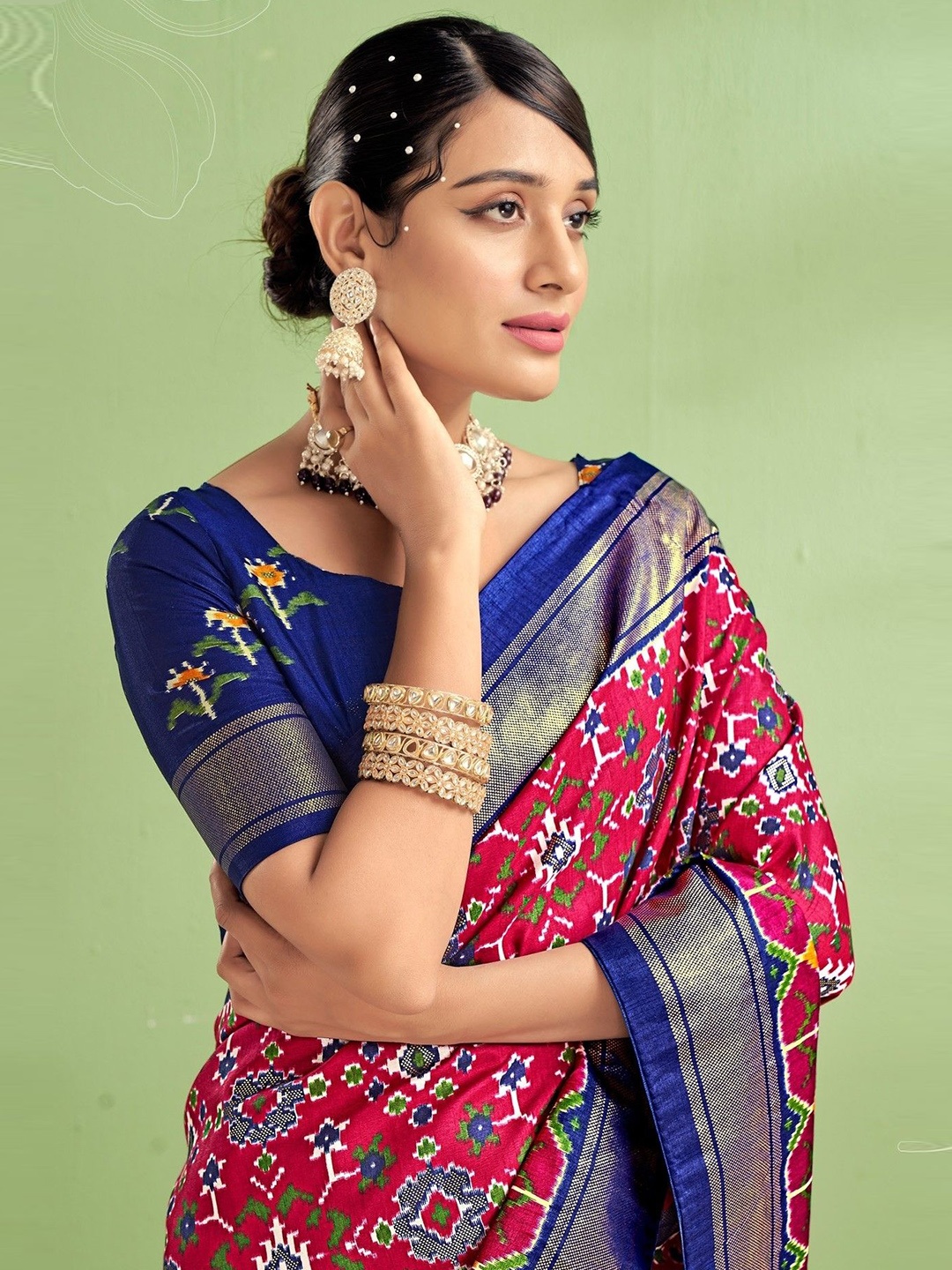 

AVANSHEE Ethnic Motifs Zari Sambalpuri Saree, Pink
