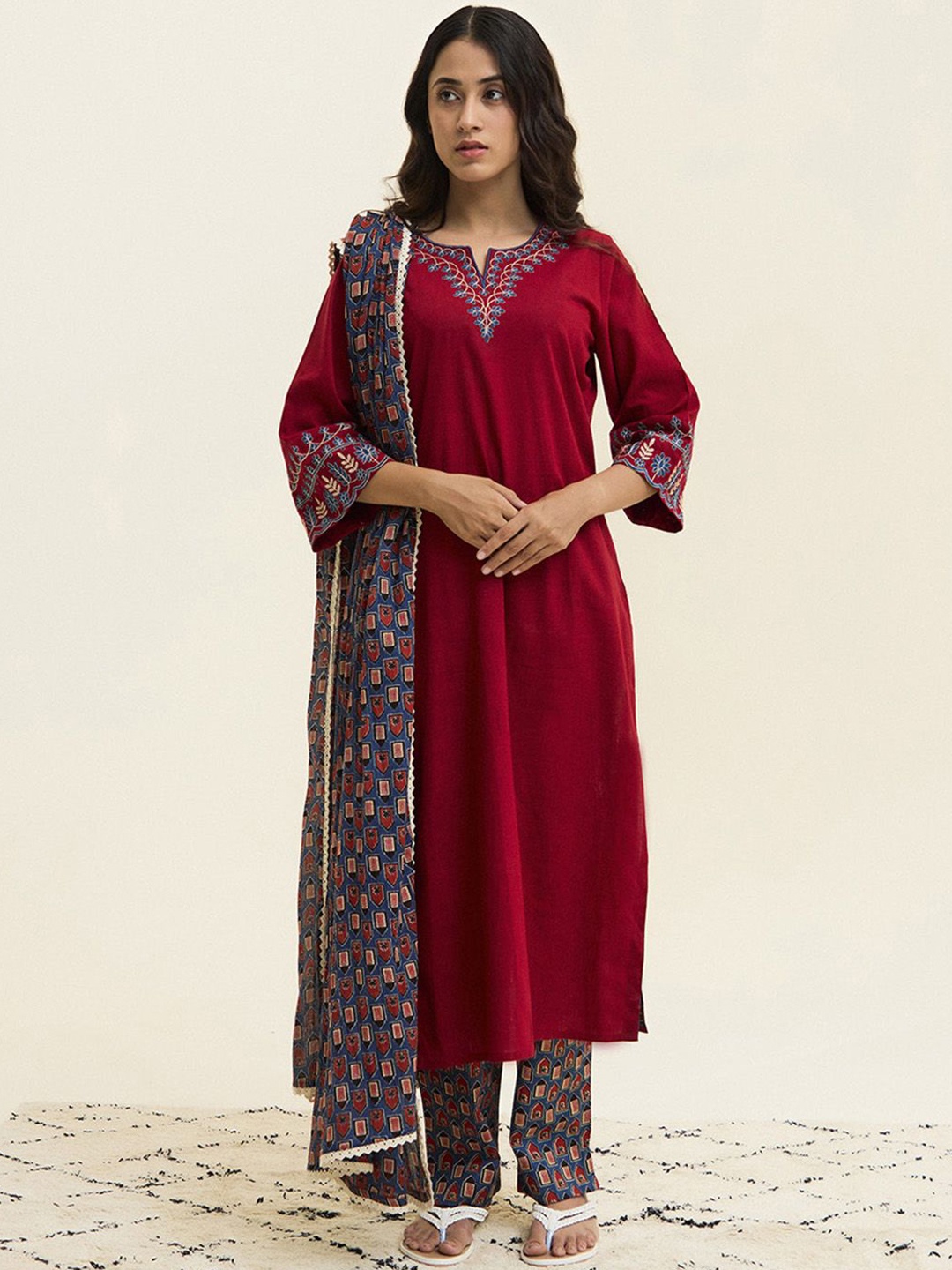 

Jaipur Kurti EthnicMotifs Embroidered ThreadWork Pure Cotton Kurta with Trousers & Dupatta, Maroon