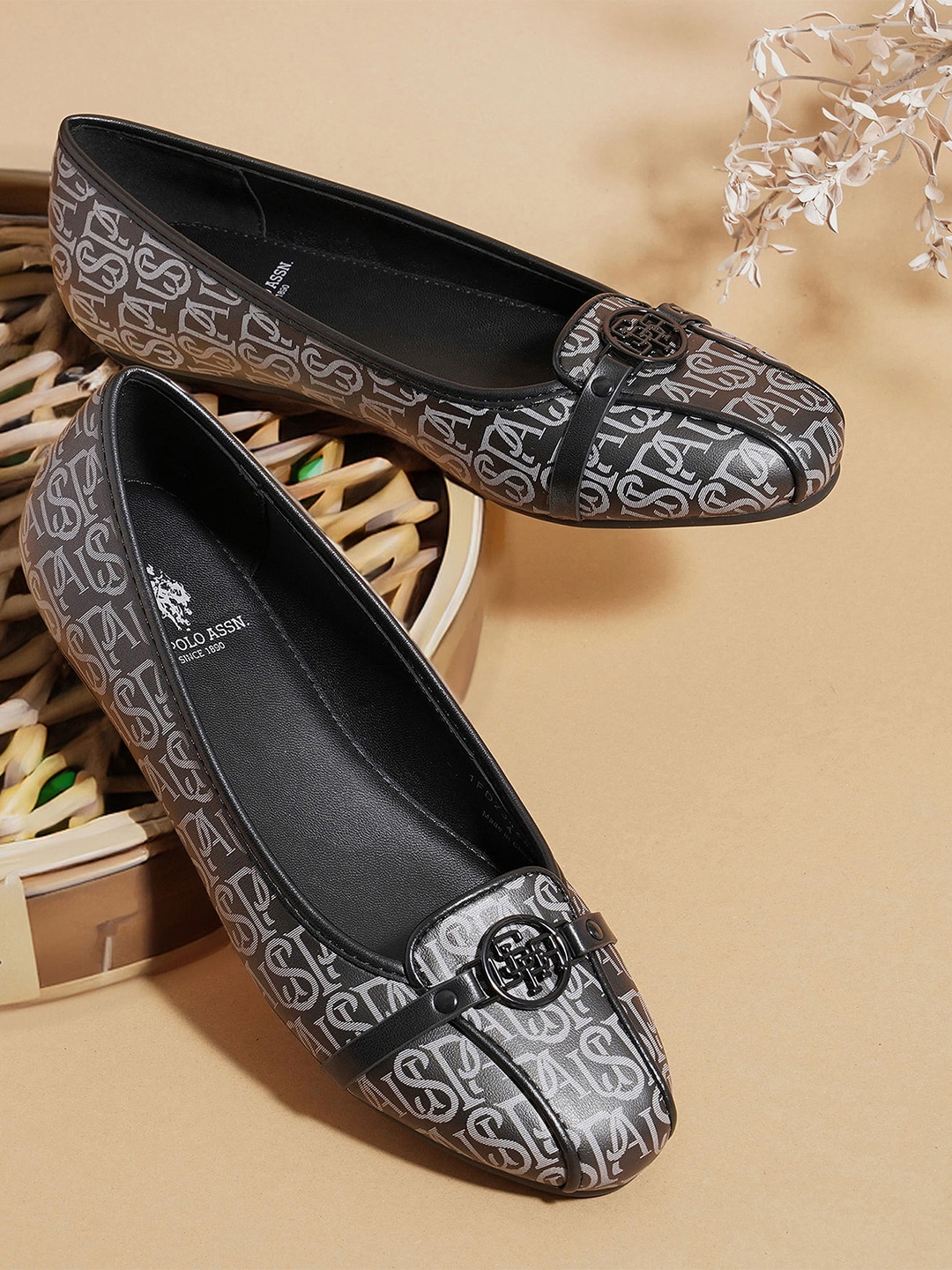 

U.S. Polo Assn. Women Printed Ballerinas Flats, Black