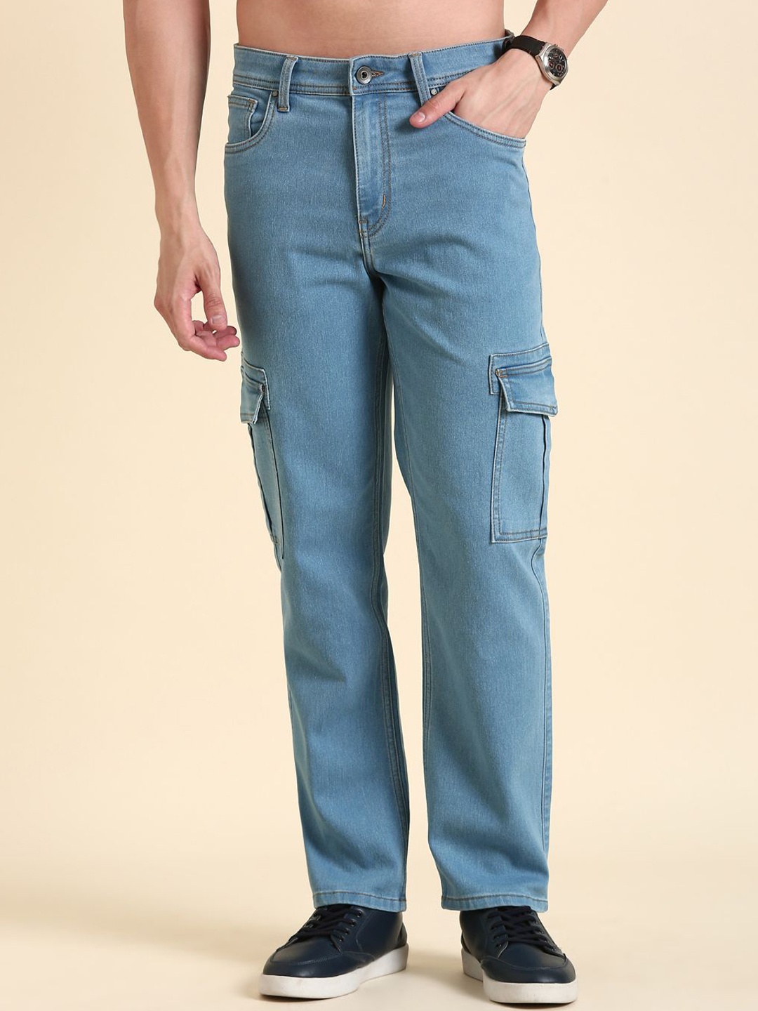 

The Roadster Lifestyle Co. Men Blue Mid Rise Clean Look No Fade Straight Fit Cargo