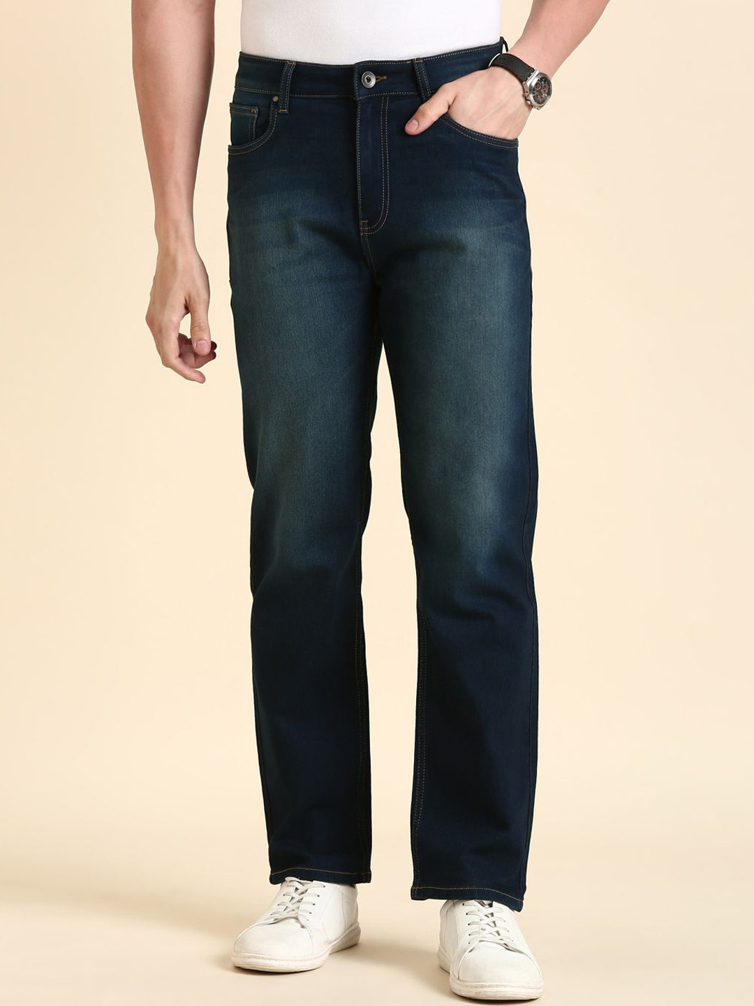 

The Roadster Lifestyle Co. Men Navy Blue Light Fade Straight Fit Stretchable Jeans