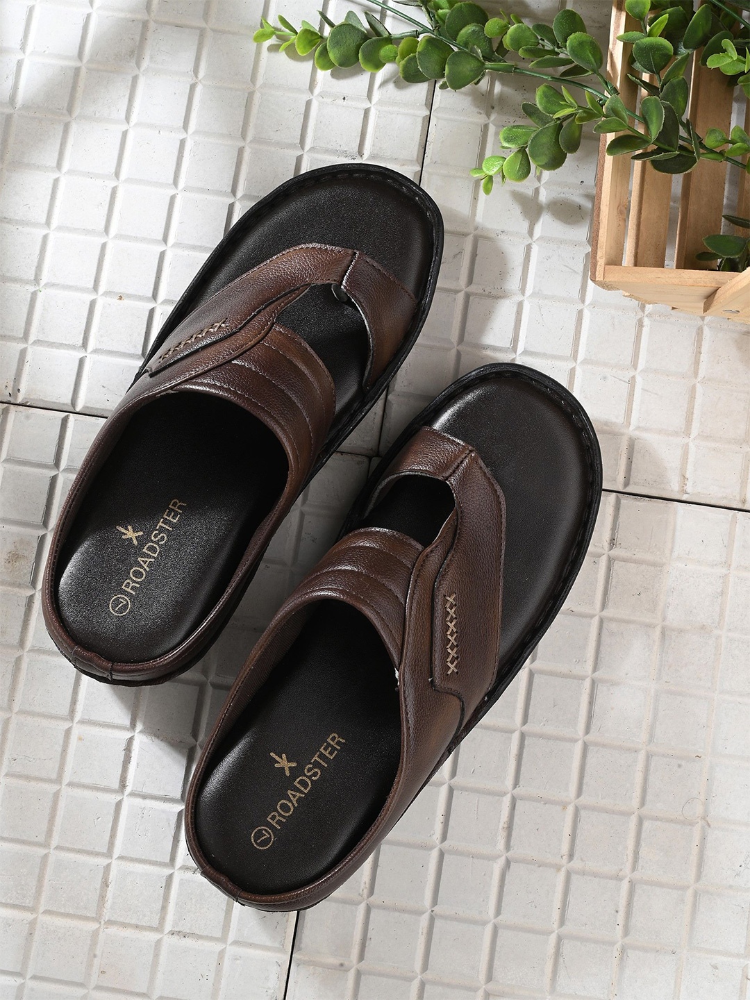 

The Roadster Lifestyle .Co Brown Men Lightweight Comfort Sandals