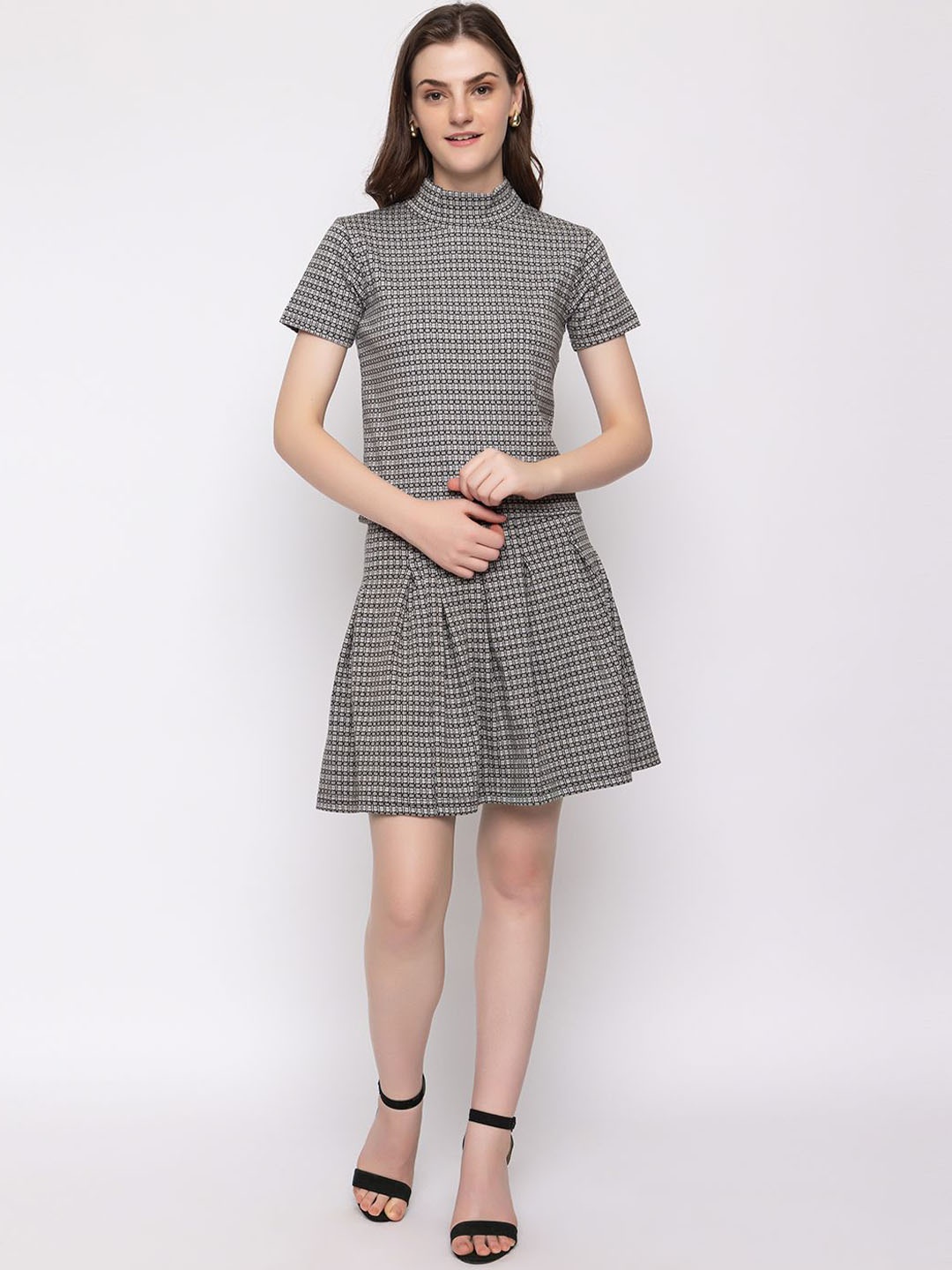 

HANG N HOLD Printed High Neck Top With Skirt, Grey