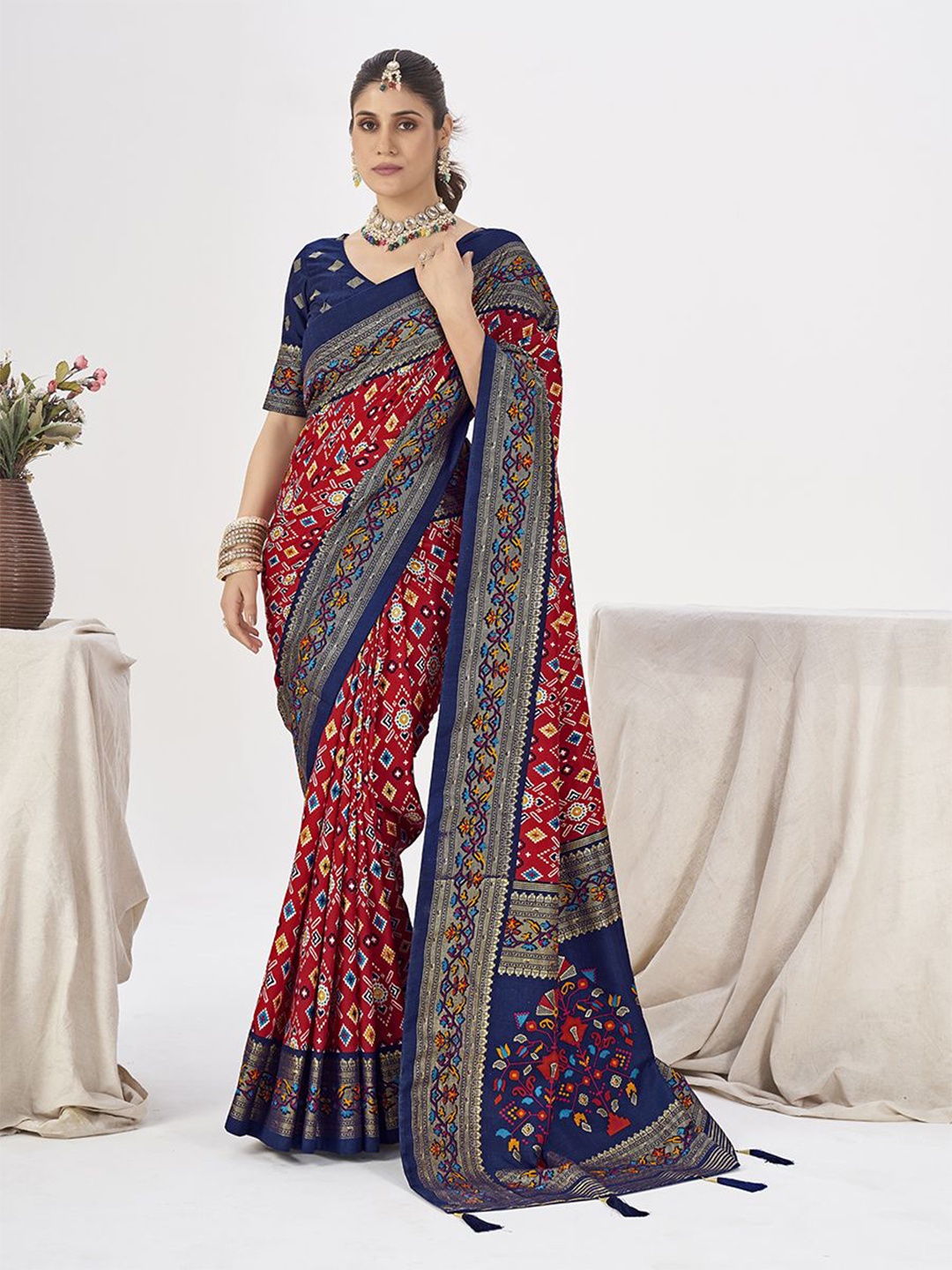 

Ethnielle Zari Pure Silk Patola Saree, Red