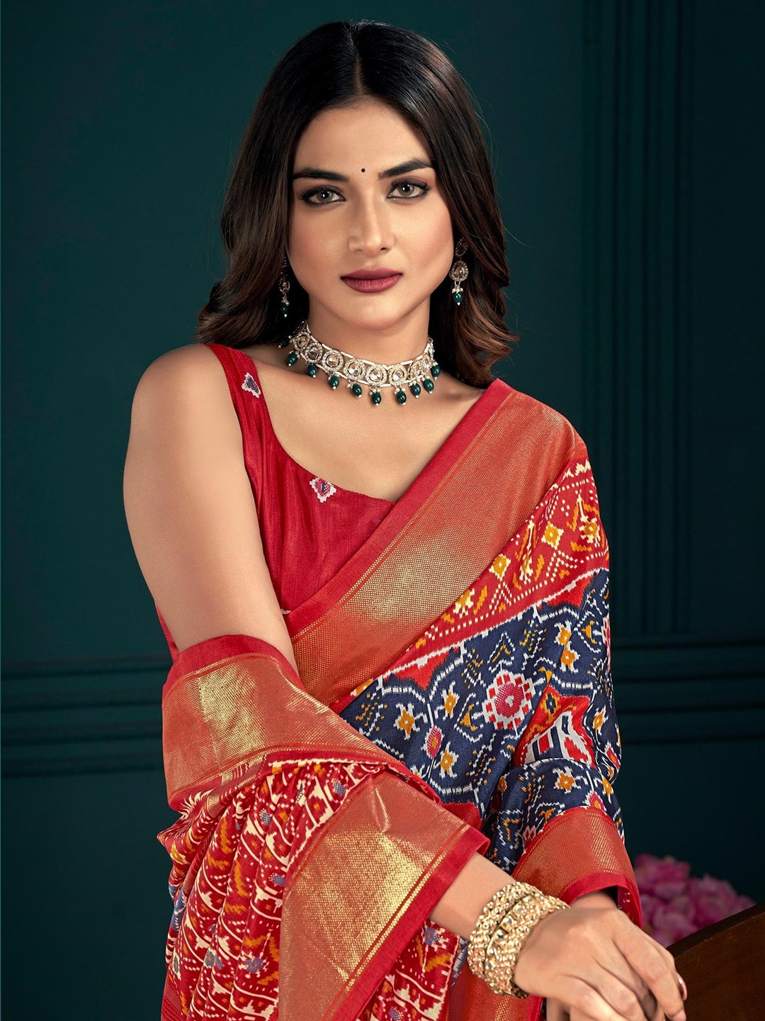 

AVANSHEE Ethnic Motifs Zari Sambalpuri Saree, Navy blue