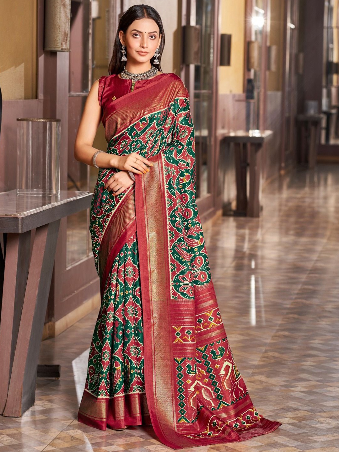 

AVANSHEE Ethnic Motifs Zari Sambalpuri Saree, Green