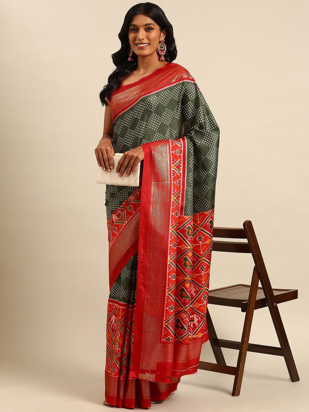 

AVANSHEE Ethnic Motifs Zari Sambalpuri Saree, Green