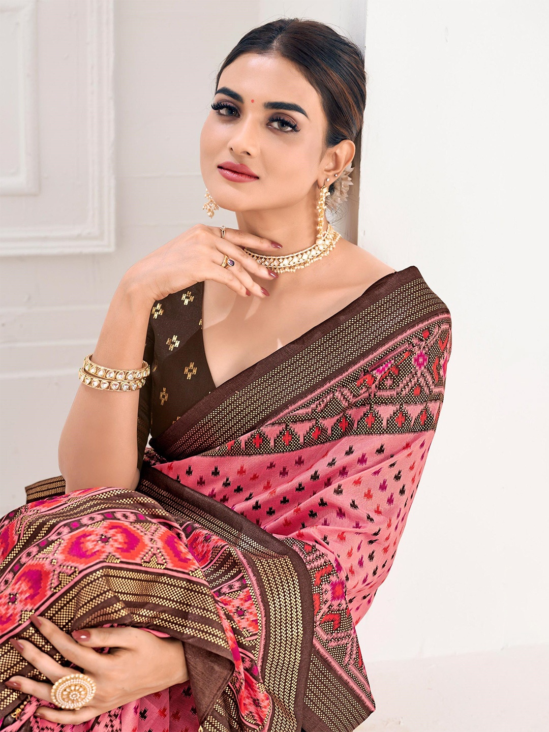 

AVANSHEE Ethnic Motifs Zari Sambalpuri Saree, Pink