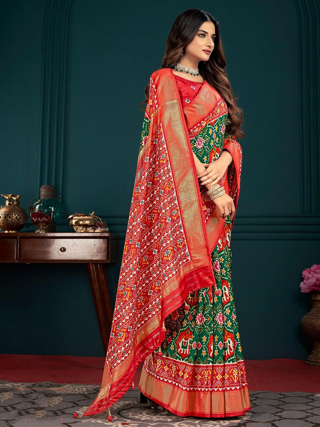 

AVANSHEE Ethnic Motifs Zari Sambalpuri Saree, Green