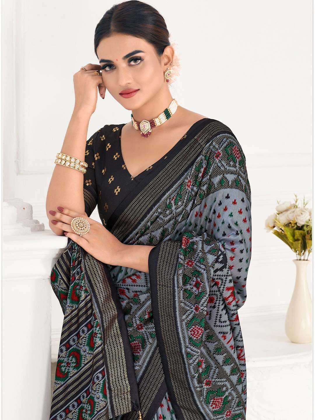 

AVANSHEE Ethnic Motifs Zari Sambalpuri Saree, Grey