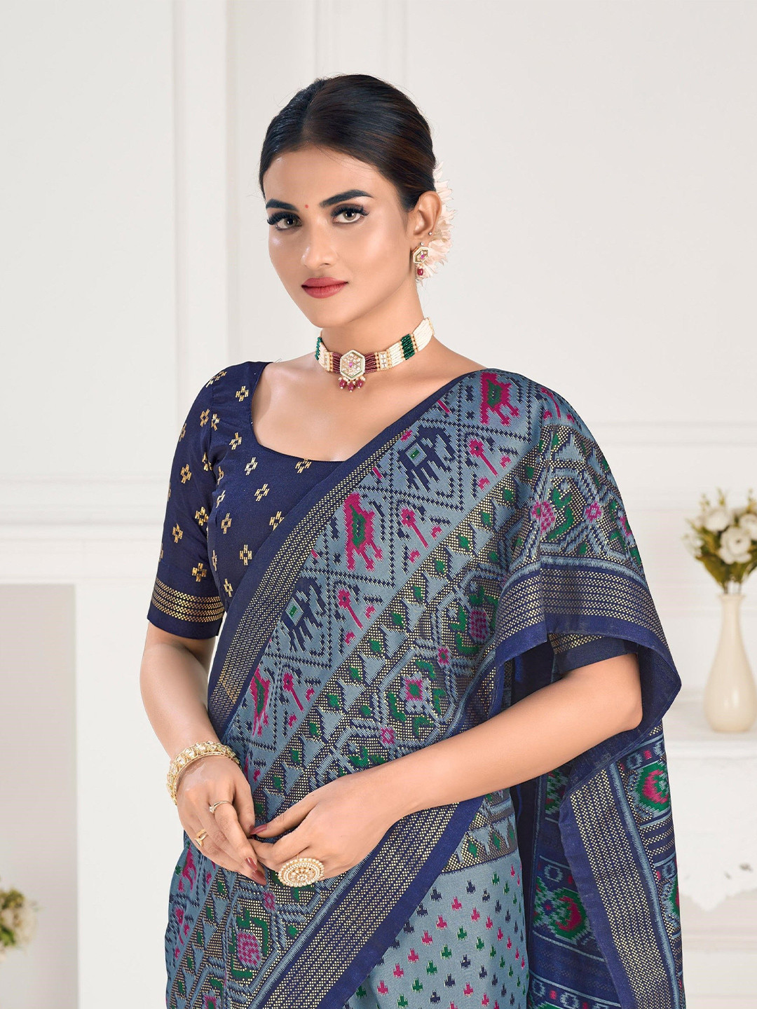 

AVANSHEE Ethnic Motifs Zari Sambalpuri Saree, Grey