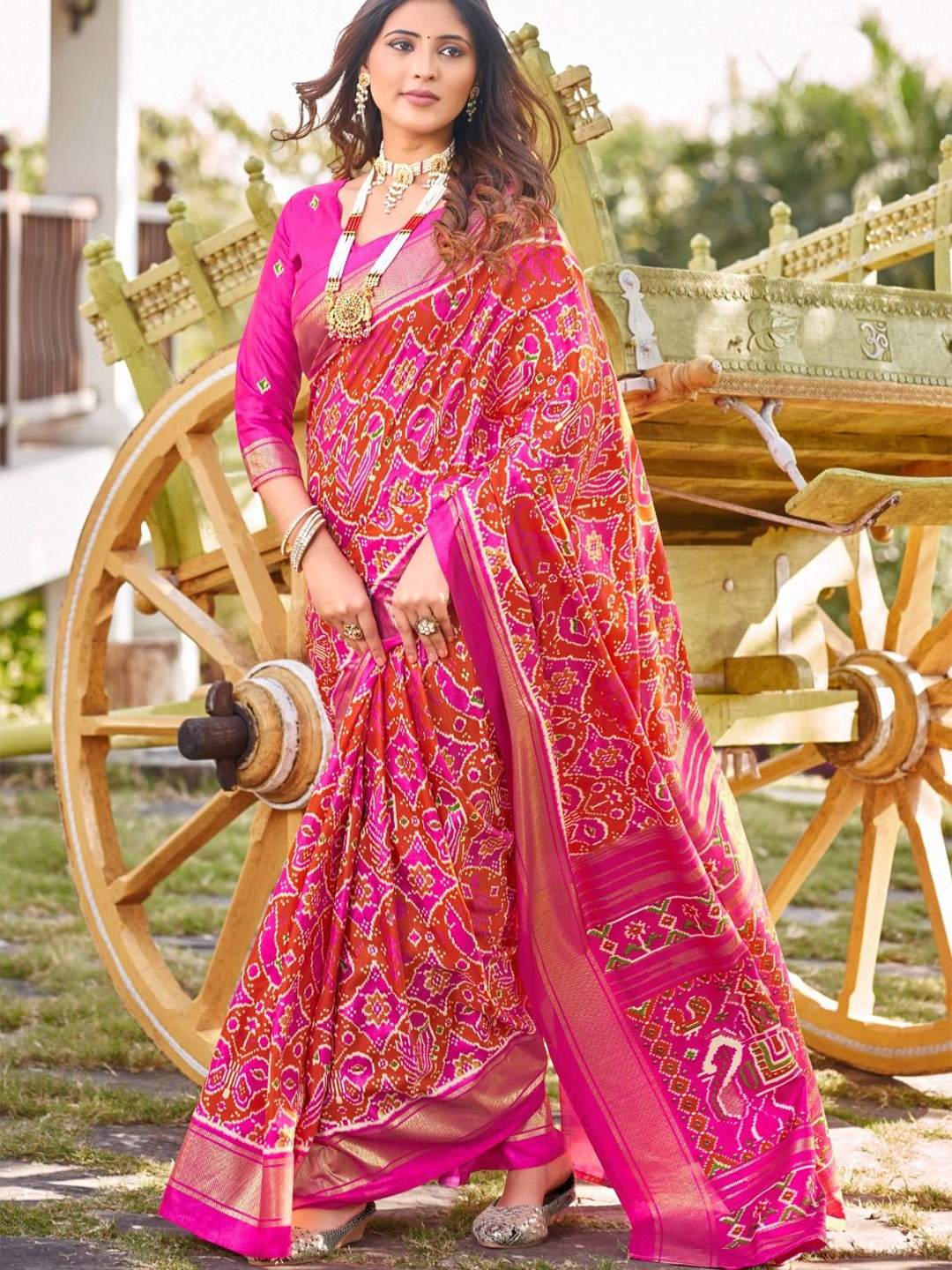 

AVANSHEE Ethnic Motifs Zari Sambalpuri Saree, Pink