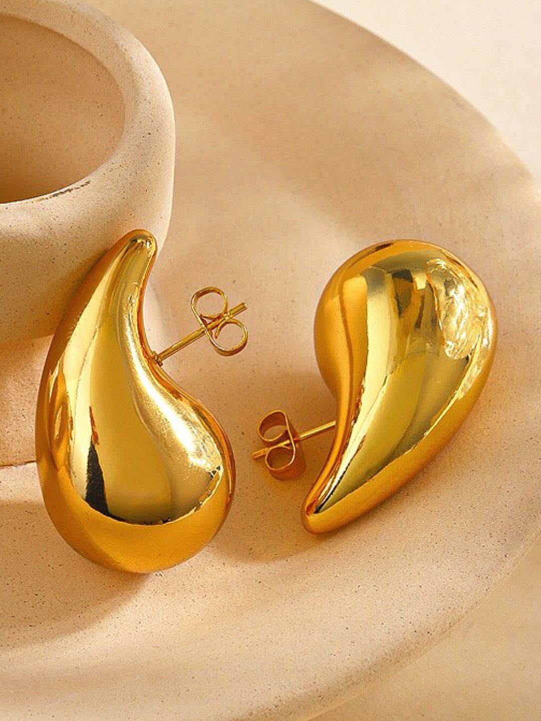 

Xivir Teardrop Shaped Studs Earrings, Gold