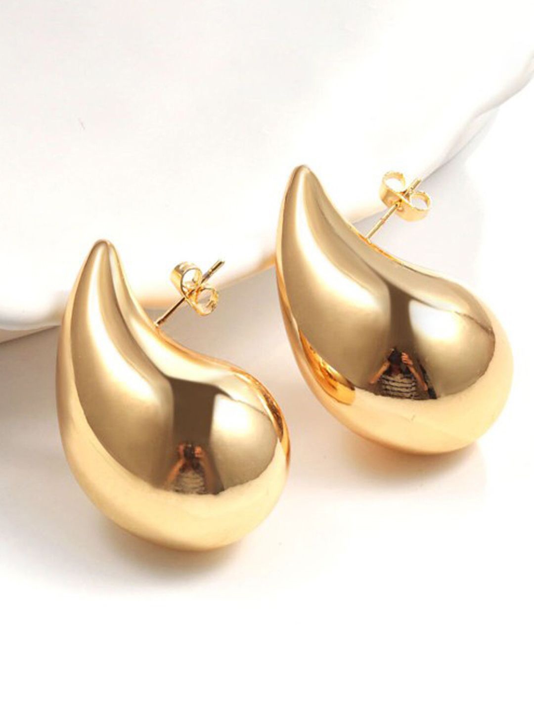 

Xivir Gold-Plated Paisley Shaped Stud Earrings
