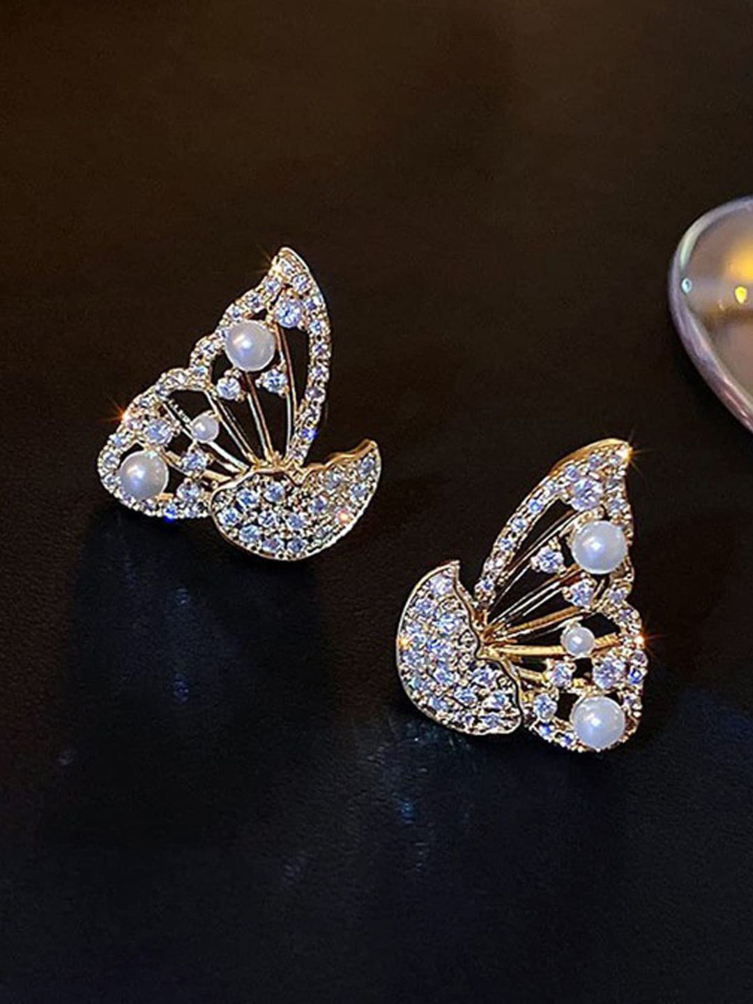 

Xivir Contemporary Jhumkas Earrings, Gold