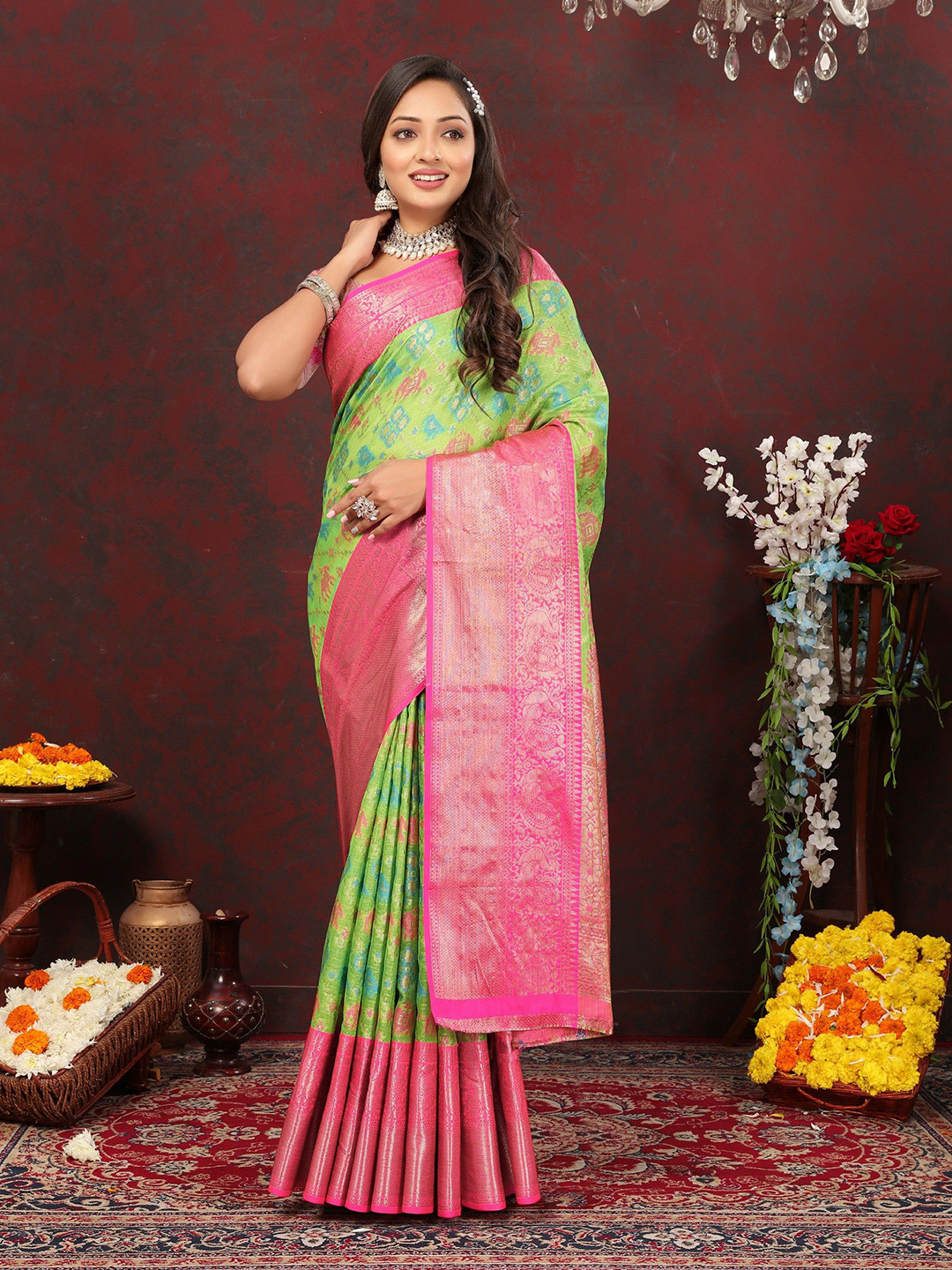 

Munir Floral Zari Banarasi Saree, Green