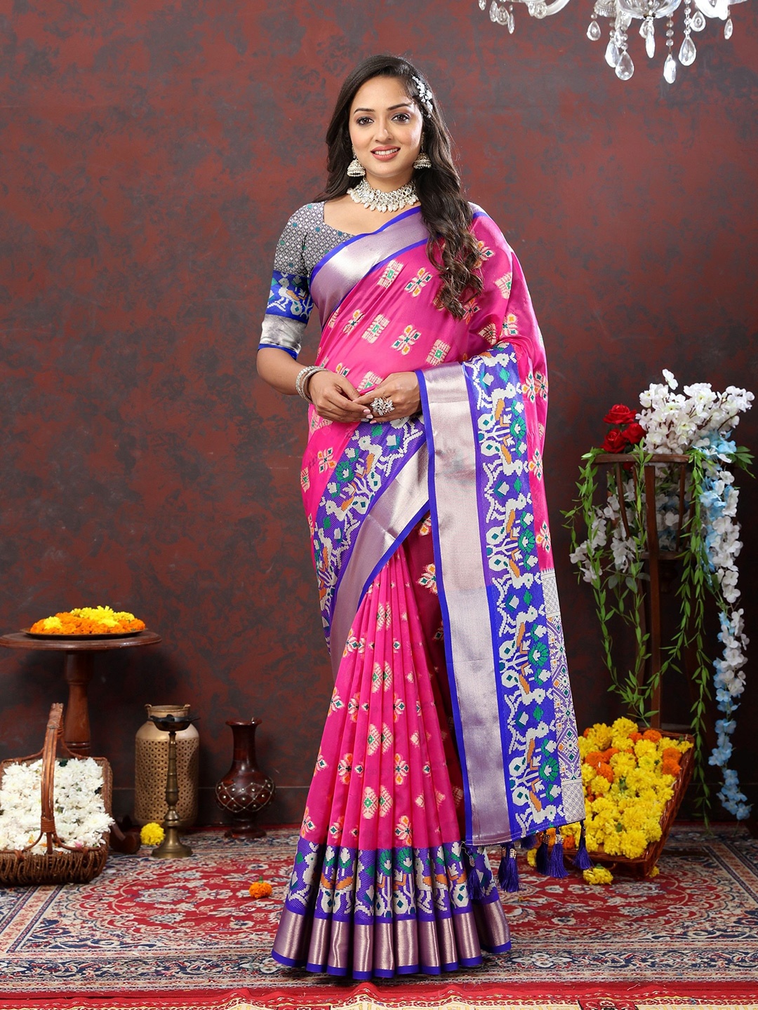 

Munir Woven Design Zari Organza Saree, Pink