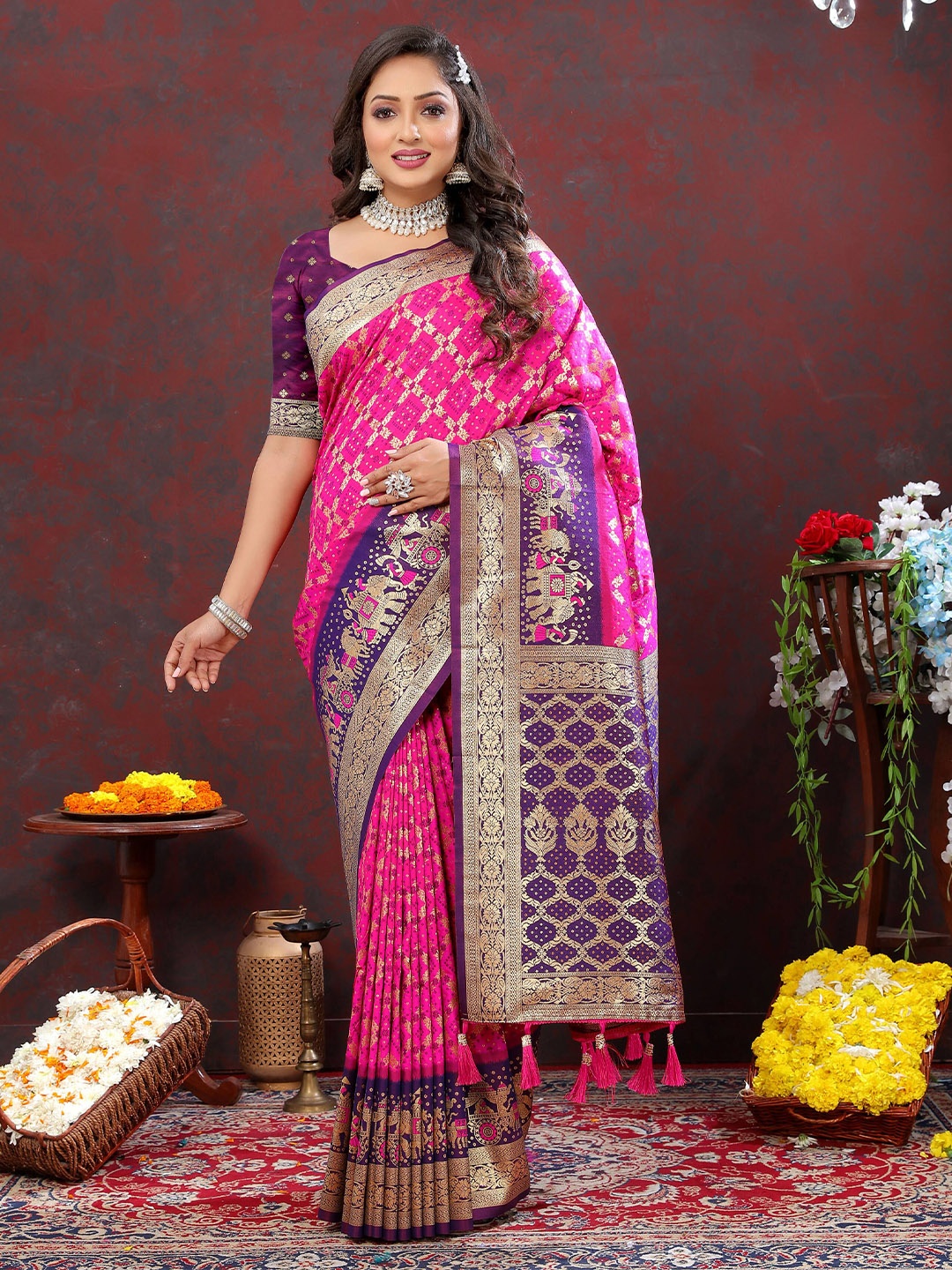 

Munir Woven Design Zari Patola Saree, Pink