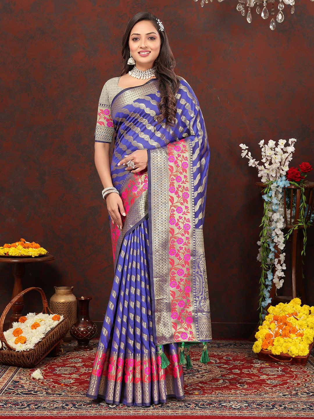 

Munir Woven Design Zari Banarasi Saree, Navy blue