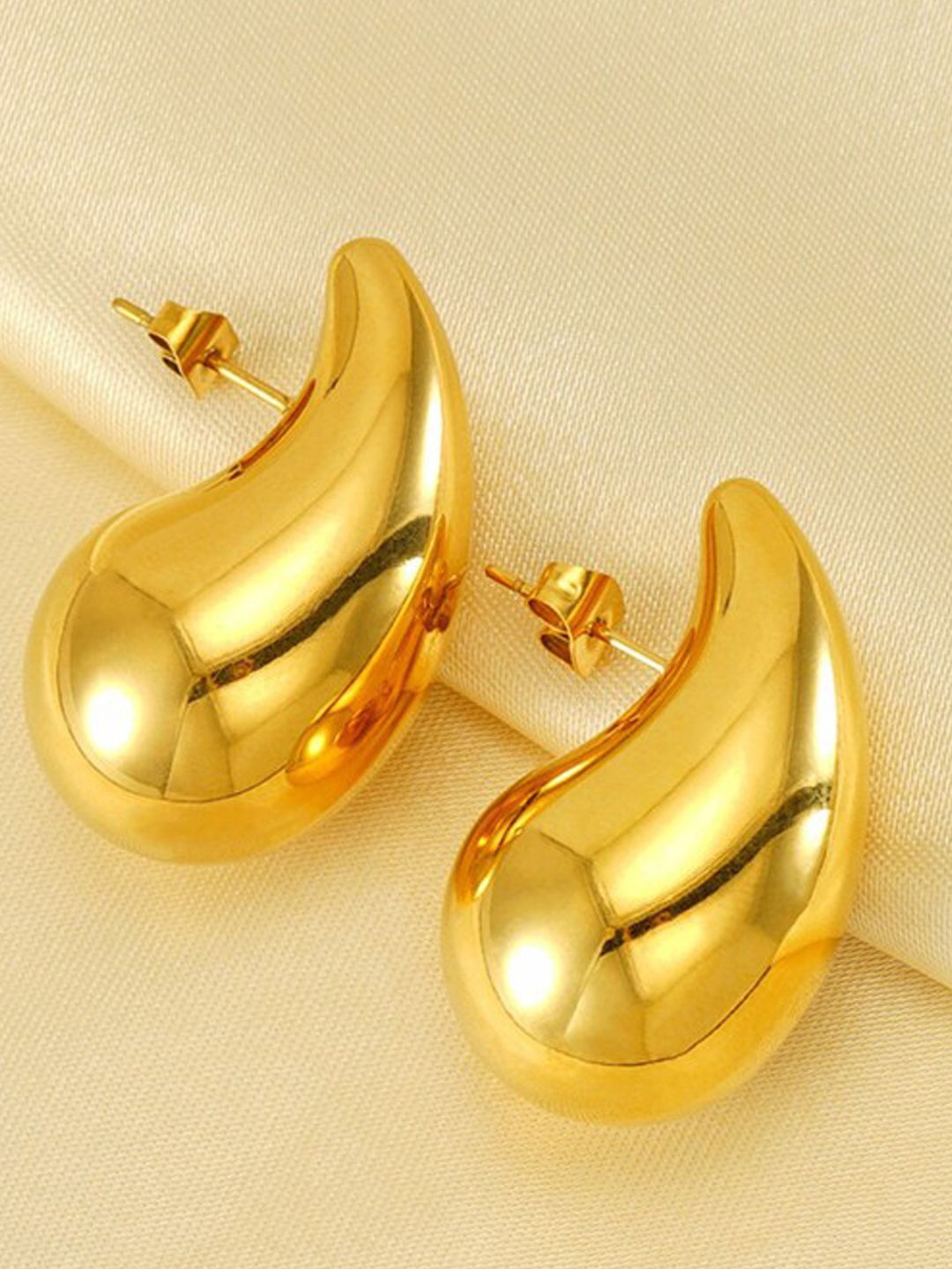 

Xivir Gold-Plated Sterling Silver Paisley shaped Studs Earrings