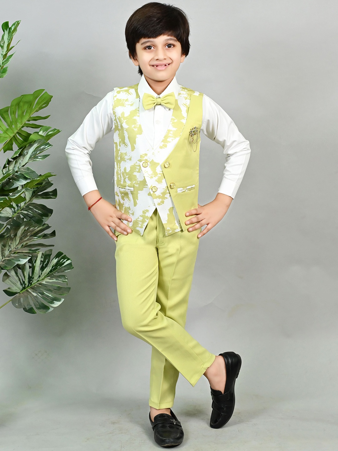 

BT DEZINES Boys 3-Pcs Printed Single-Breasted Ventless Suit, Lime green