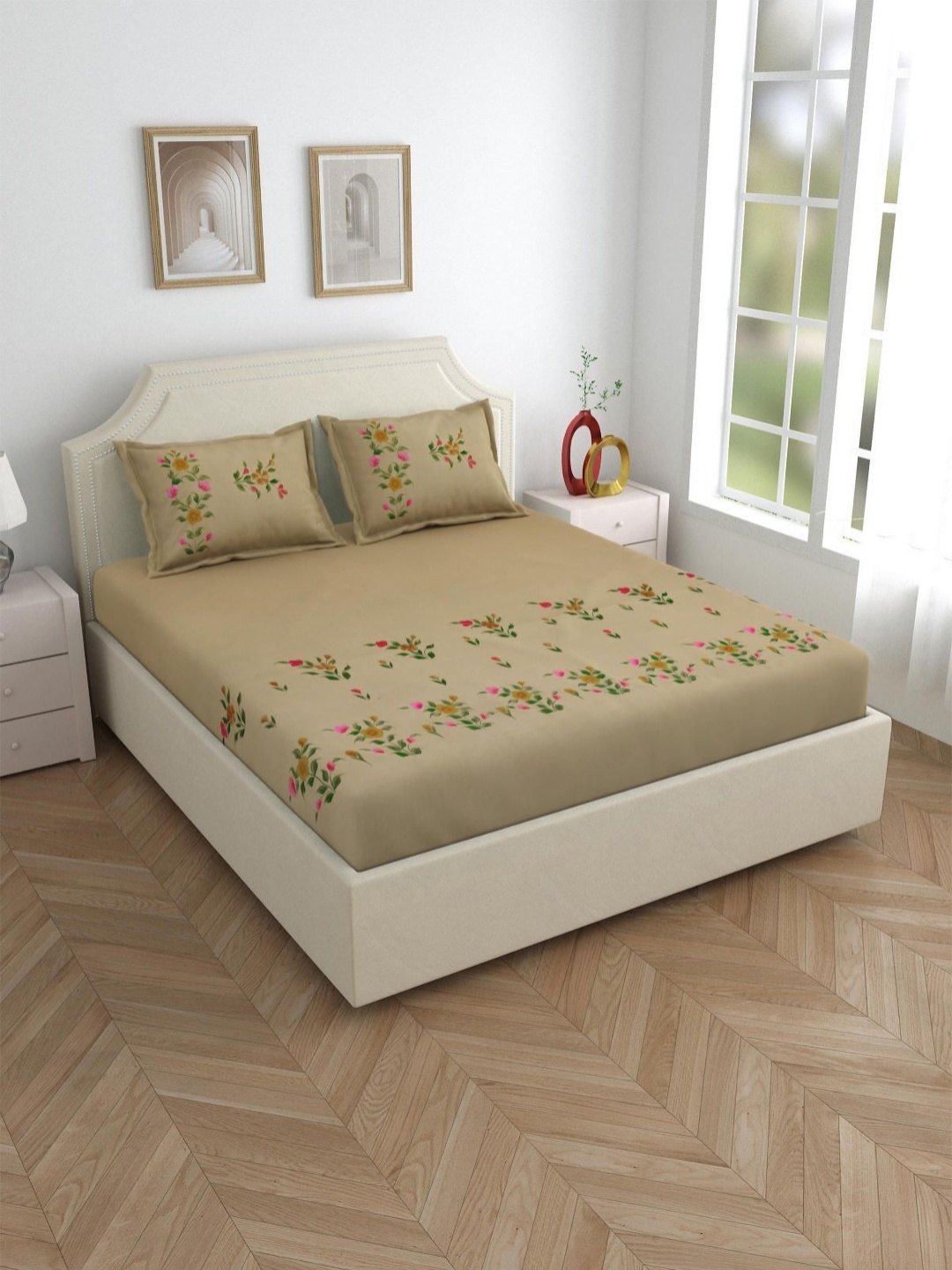 

Salona Bichona Brown & Red Floral Pure Cotton 300 TC King Bedsheet with 2 Pillow Covers