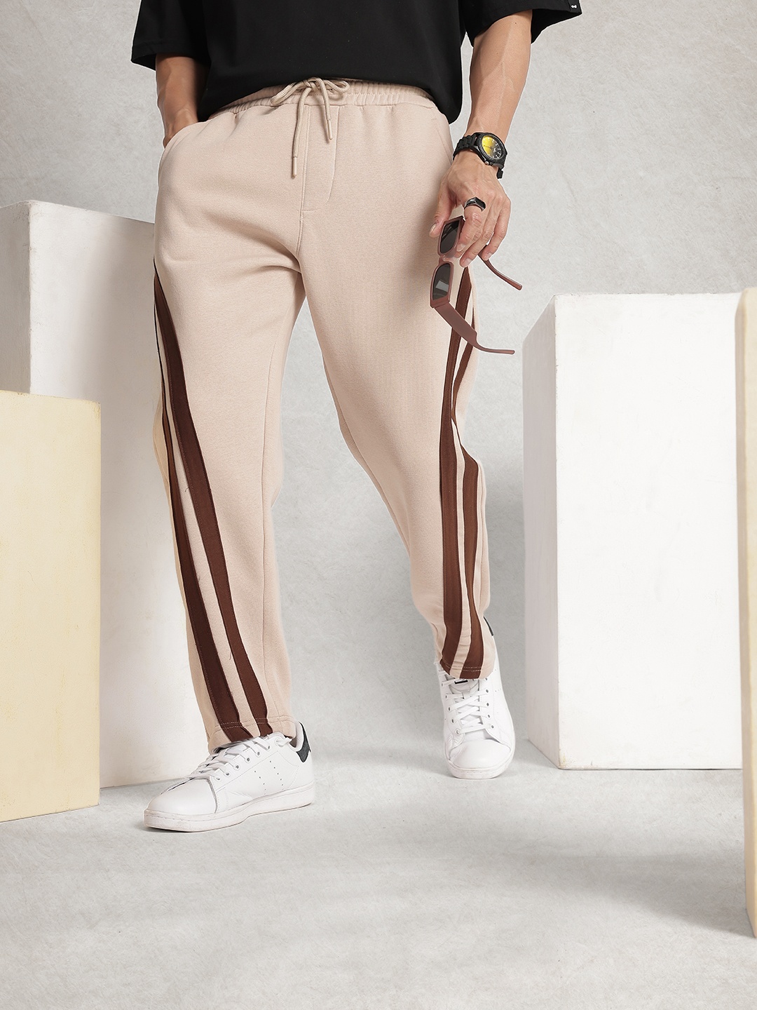 

WROGN Men Striped Detail Regular Track Pants, Beige