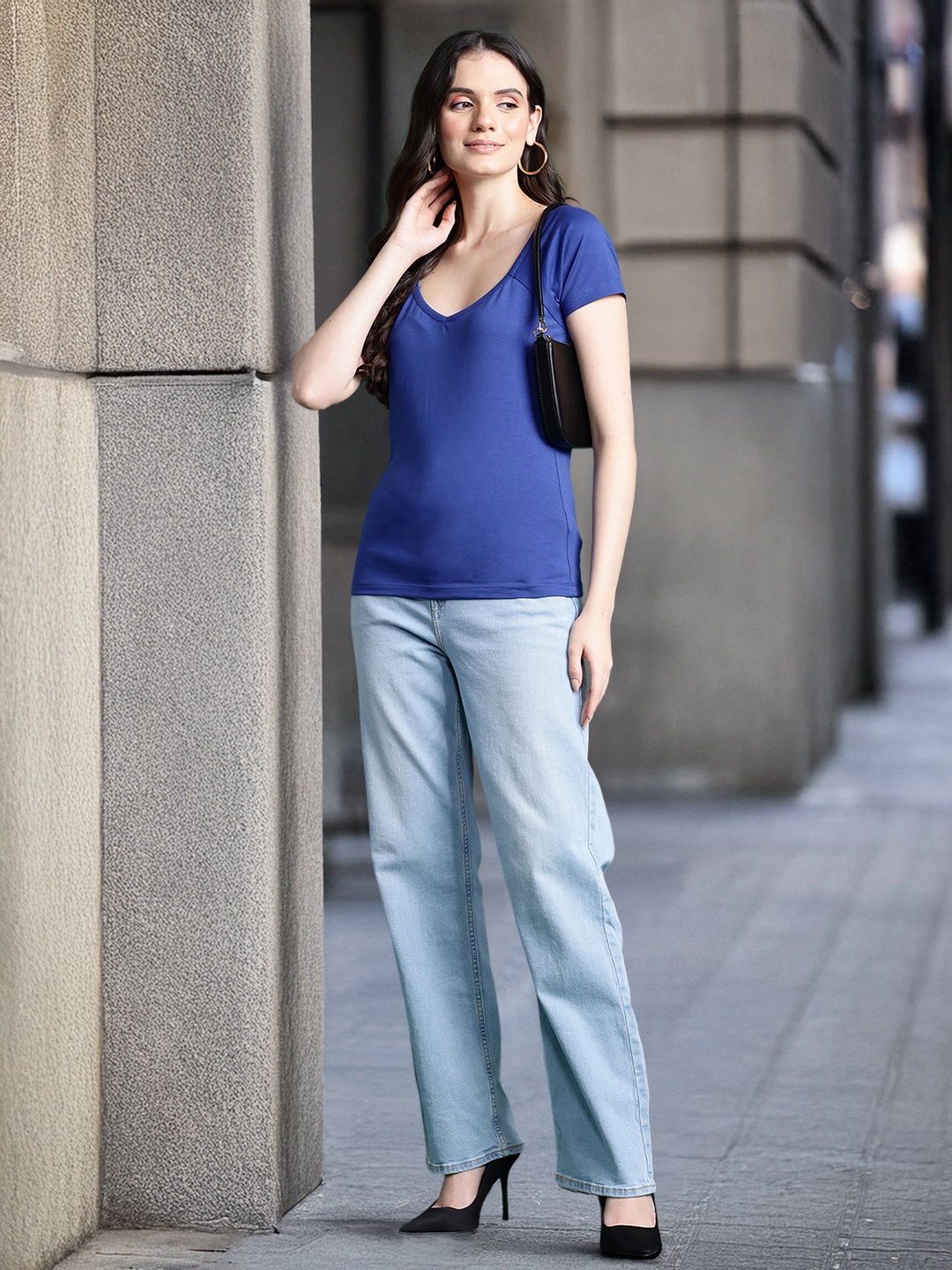 

DressBerry Basics Scoop Neck Regular Fit T-shirt, Blue