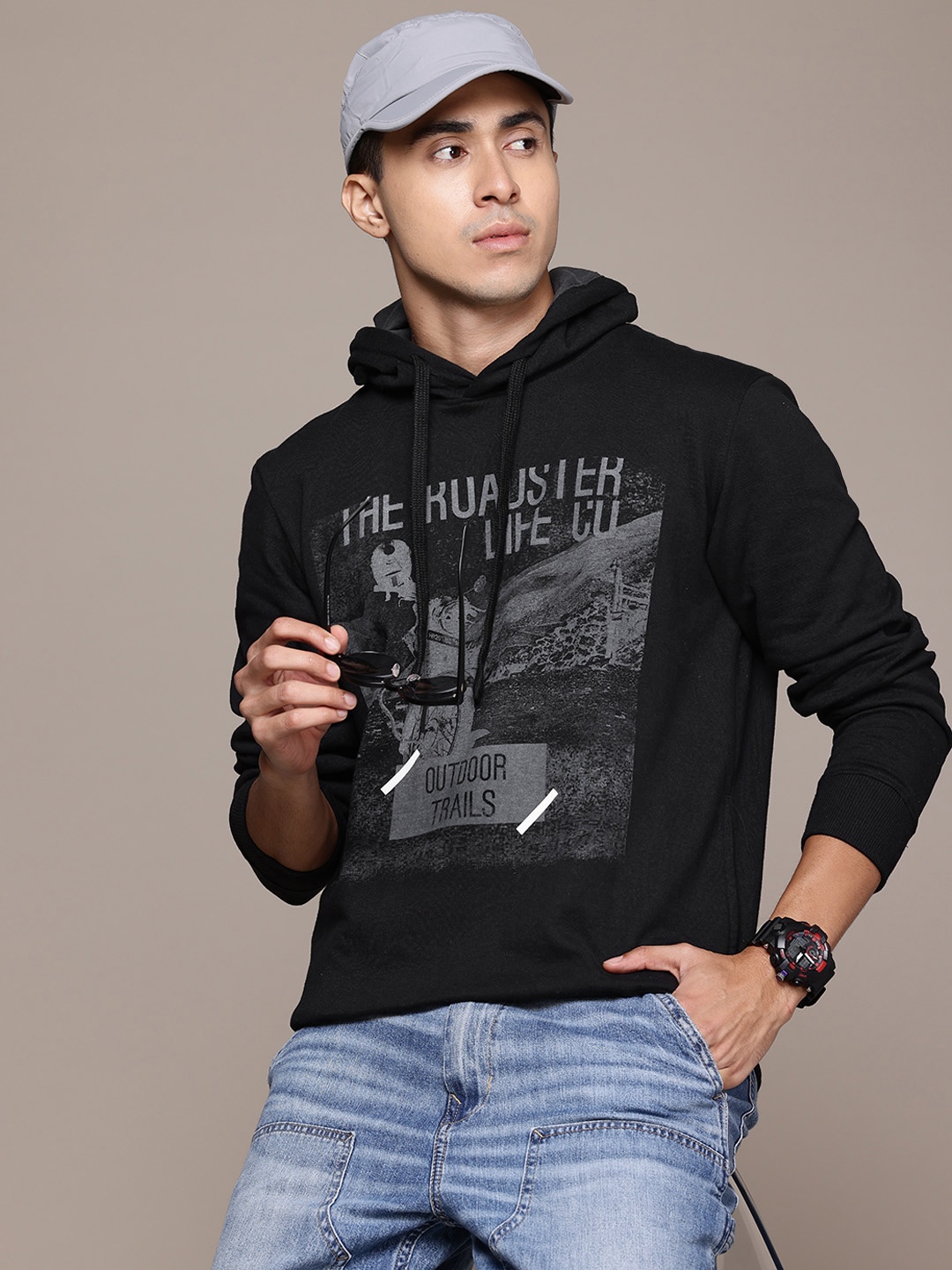 

The Roadster Lifestyle Co. Men Printed Hooded Sweatshirt, Black