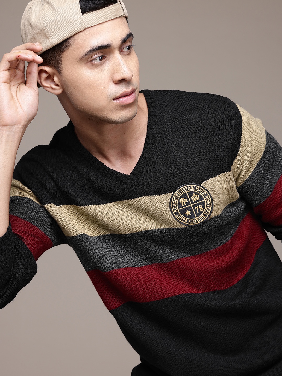 

The Roadster Lifestyle Co. V Neck Striped Sweater, Black