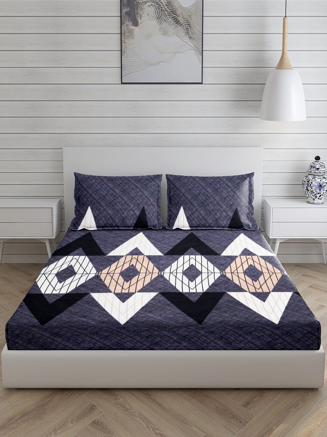 

RIDHAAN Grey & White Printed 220 TC Cotton Queen Bedsheet With 2 Pillow Covers