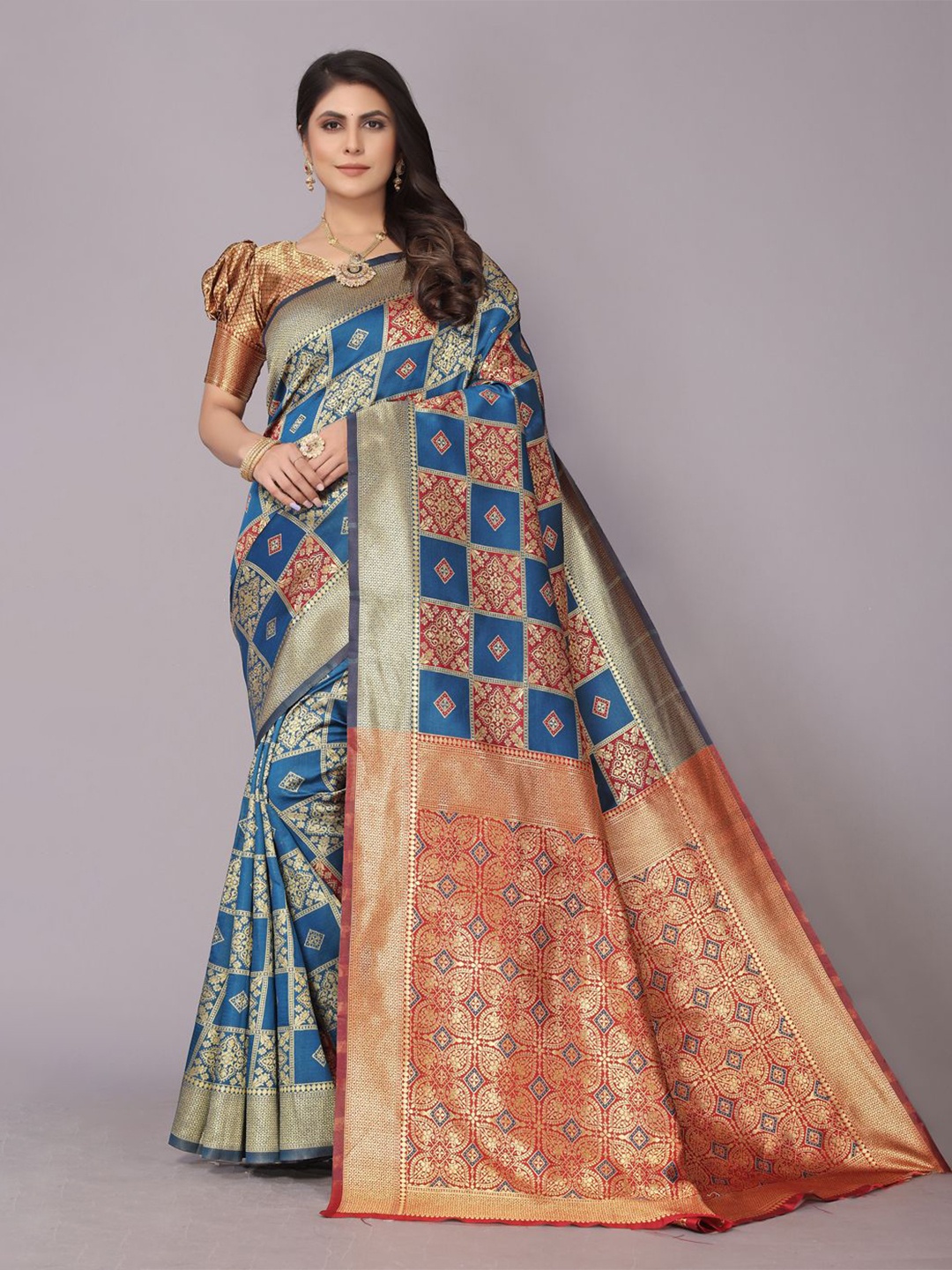 

PERFECT WEAR Woven Design Zari Patola Saree, Red