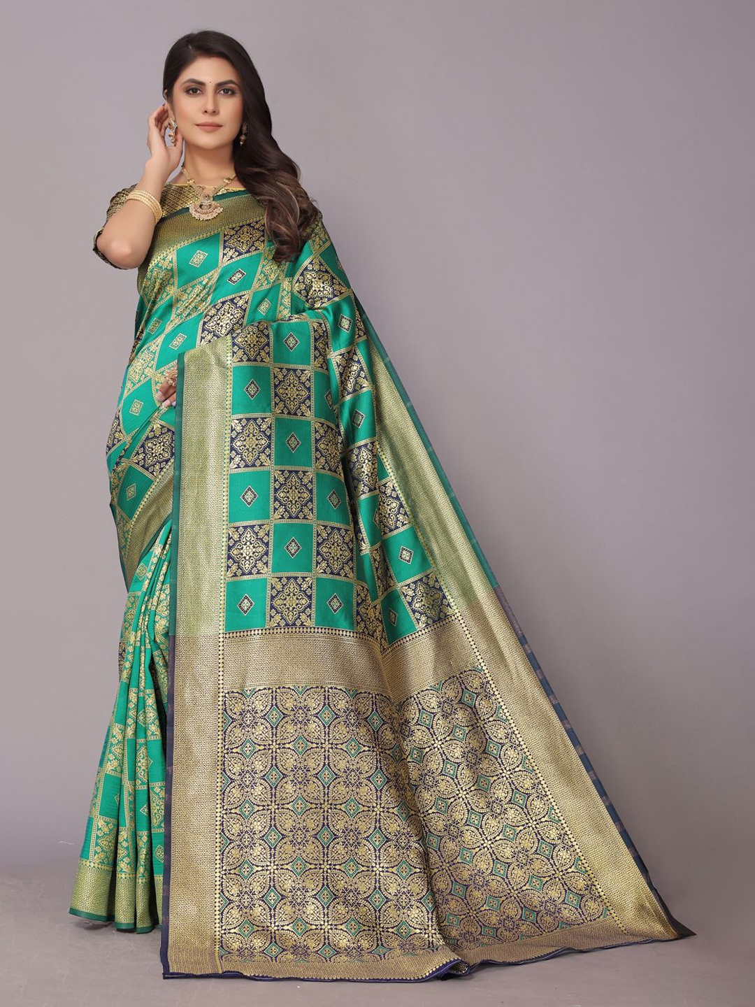 

PERFECT WEAR Woven Design Zari Patola Saree, Green