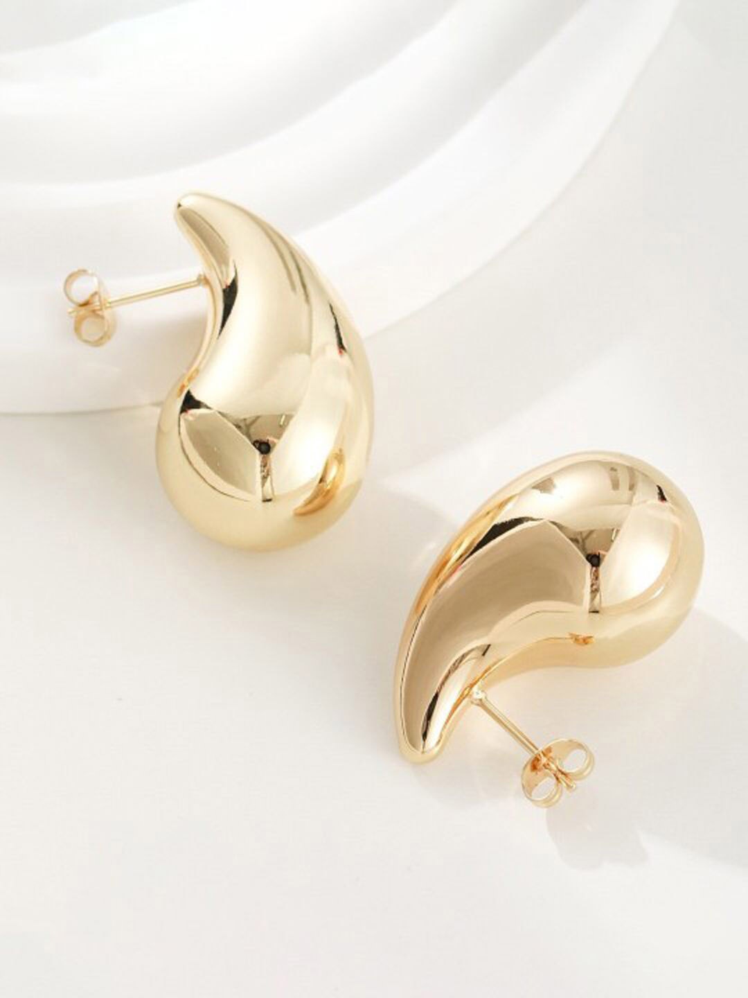 

Xivir Gold-Plated Teardrop Shaped Drop Earrings
