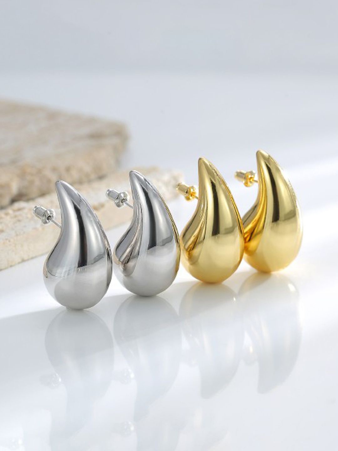 

Xivir Set Of 2 Teardrop Shaped Studded Earrings, Gold