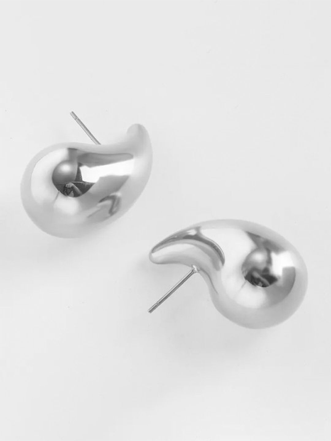 

Xivir Silver Plated Teardrop Shaped Stud Earrings